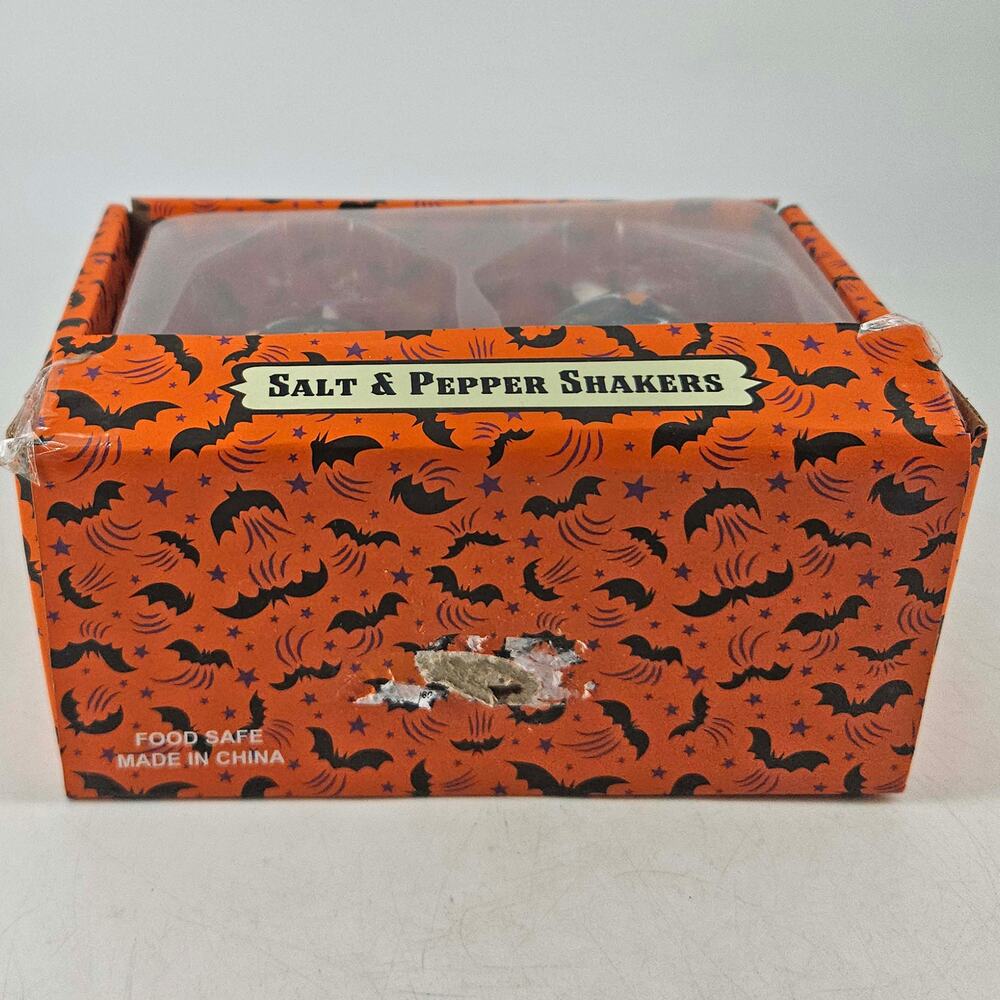Johanna Parker Halloween black cat Salt & Pepper Shaker set - Picture 7 of 7